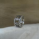 Anillo ancho de plata  diseño Flor de Lis