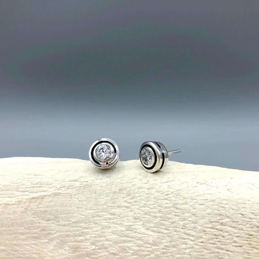 Pendientes doble chatón en Plata de ley y circonita engastada./Mizril