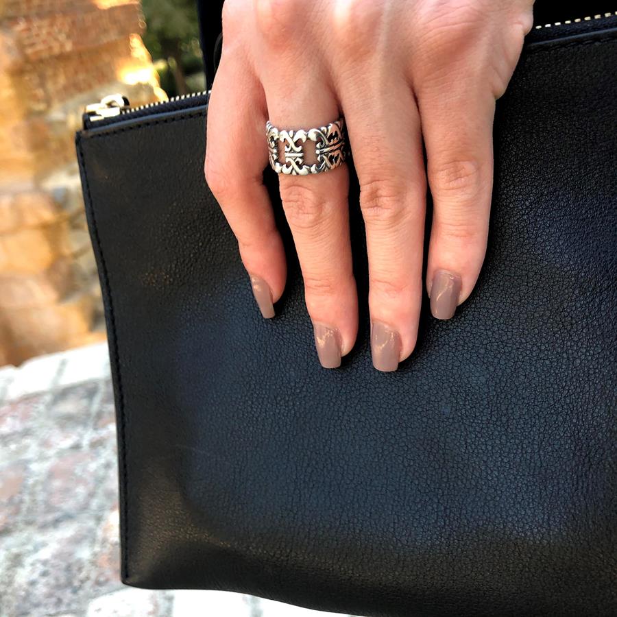 Anillo ancho de plata  diseño Flor de Lis